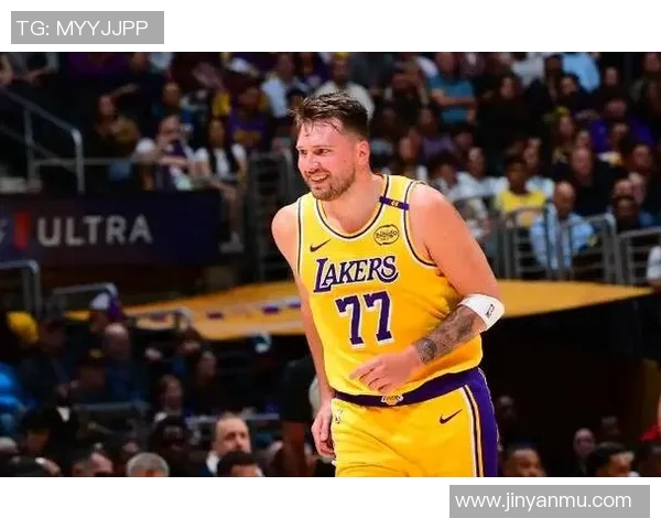 普通人和足球球星的差距对比图揭示了身体素质与职业训练的巨大差异