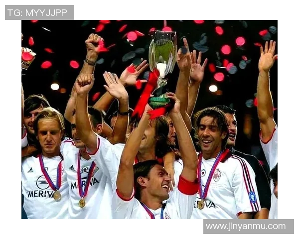 足球巨星荣耀时刻捧起冠军奖杯，见证无数努力与梦想的终极成就